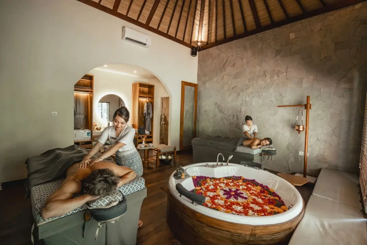 Romantic Bali Spa with Flower Bath: Indulge in Love and Luxury