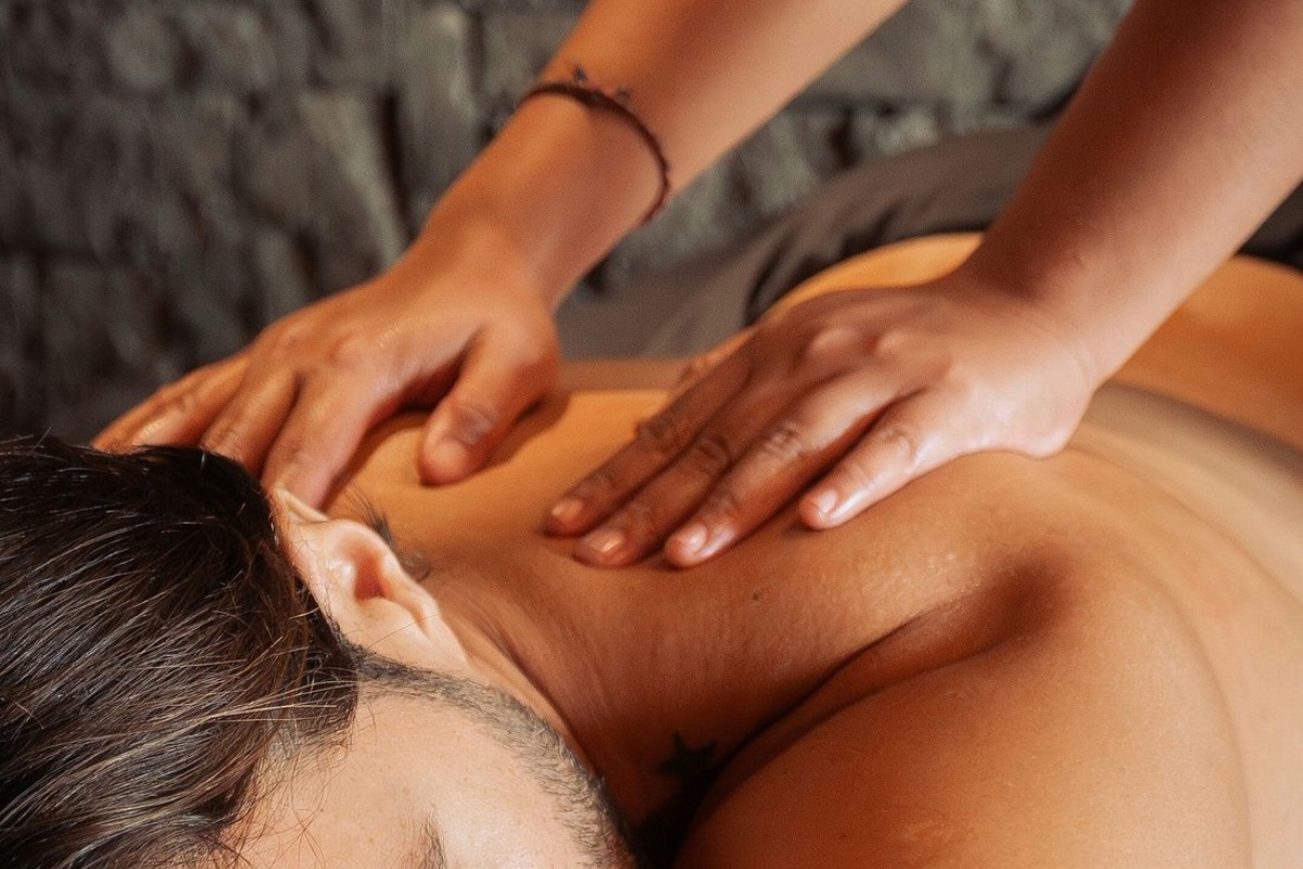 What Is Reflexology and How It Heals the Body: A Guide to Spa Treatments